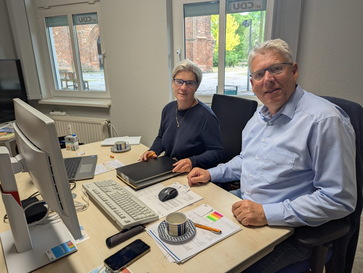 Thomas Grote bei der Arbeit im Büro